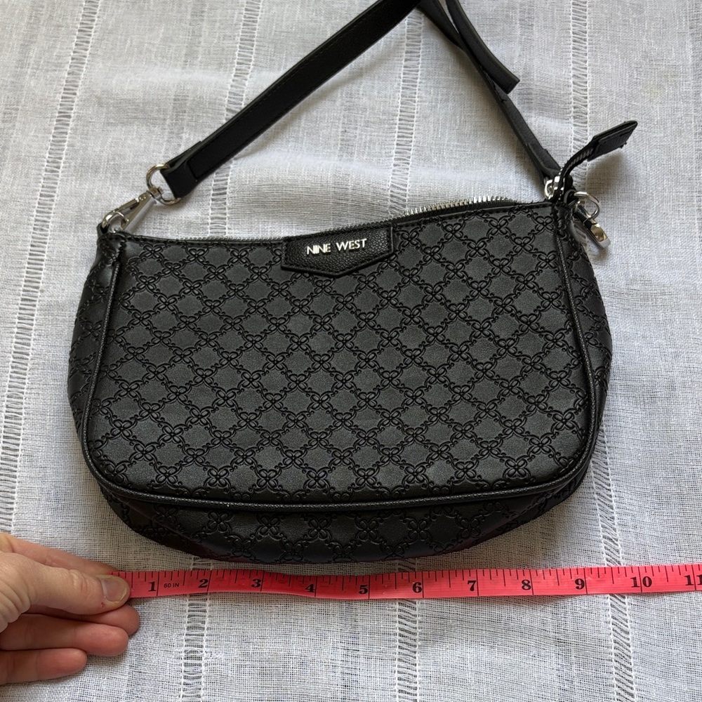 Nine West NWOT Crossbody Bag in a black Garner print. - Picture 11 of 12